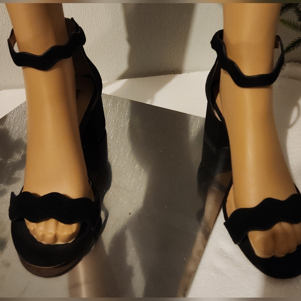 Size 8.5 womens black shoes